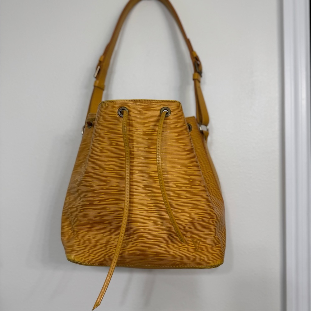 Louis Vuitton Epi Noe with COA - Picture 3 of 16